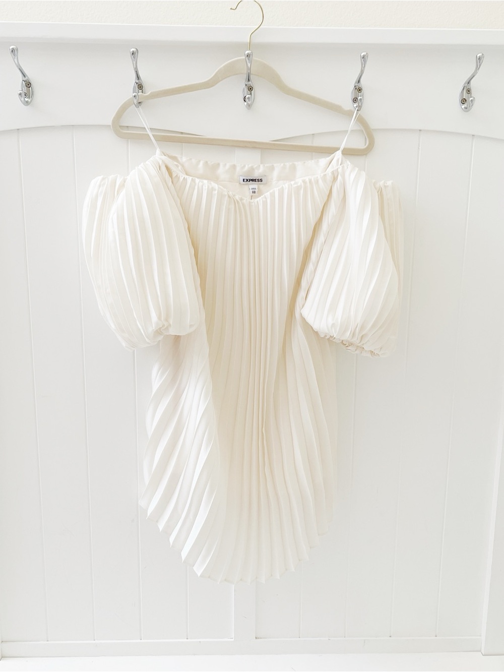 Express Cream Pleated Off-Shoulder Puff Sleeve Top